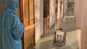 Robot bắt đầu khử khuẩn và lau sàn tại khu cách ly dã chiến Củ Chi Robot bắt đầu khử khuẩn và lau sàn tại khu cách ly dã chiến Củ Chi