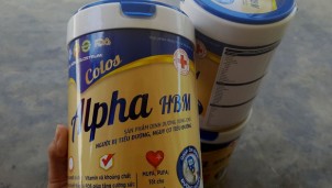 Sao Thái Dương Group tranh thủ bán sữa cho người già trong hội thảo