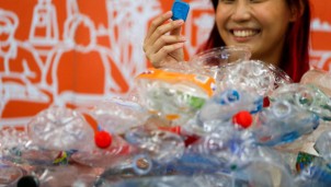 Thái Lan: bùa hộ mệnh từ đồ nhựa tái chế Thái Lan: bùa hộ mệnh từ đồ nhựa tái chế