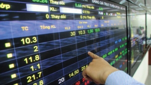Thị trường chứng khoán 1/2: Sau mức tăng tốt đầu phiên, VN-Index nhanh chóng theo xu hướng giằng co. Thị trường chứng khoán 1/2: Sau mức tăng tốt đầu phiên, VN-Index nhanh chóng theo xu hướng giằng co.