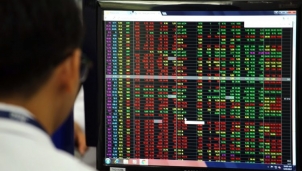 Thị trường chứng khoán ngày 18/11: Giữa phiên sáng VN-Index mất mốc 1010 điểm Thị trường chứng khoán ngày 18/11: Giữa phiên sáng VN-Index mất mốc 1010 điểm