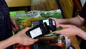 Tiền mặt ngày càng được dùng ít hơn tại Việt Nam Tiền mặt ngày càng được dùng ít hơn tại Việt Nam