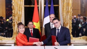 Vietjet và Safran tiếp tục mở rộng quan hệ hợp tác lên tầm chiến lược lâu dài Vietjet và Safran tiếp tục mở rộng quan hệ hợp tác lên tầm chiến lược lâu dài