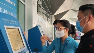 Tiếp nối Vietjet và Jetstar pacific, Vietnam Airlines triển khai dịch vụ khách tự làm thủ tục lên máy bay
