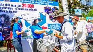 Giữa "tâm bão" mùa dịch tiêu cực vẫn tồn tại những câu chuyện tích cực Giữa "tâm bão" mùa dịch tiêu cực vẫn tồn tại những câu chuyện tích cực