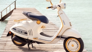 Vespa 946 Christian Dio: Sự kết hợp giữa cuộc sống đương đại và tình yêu nồng nàn Vespa 946 Christian Dio: Sự kết hợp giữa cuộc sống đương đại và tình yêu nồng nàn