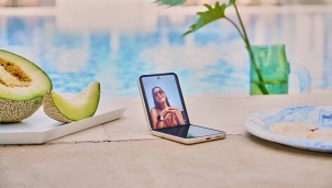 Ấn tượng đầu tiên Galaxy Z Flip3 5G: Cả thế giới công nghệ nằm gọn trong lòng bàn tay Ấn tượng đầu tiên Galaxy Z Flip3 5G: Cả thế giới công nghệ nằm gọn trong lòng bàn tay