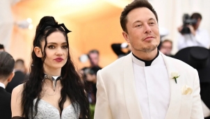 Grimes: Tỷ phú Elon Musk như "trẻ trâu" trên mạng xã hội Twitter Grimes: Tỷ phú Elon Musk như "trẻ trâu" trên mạng xã hội Twitter