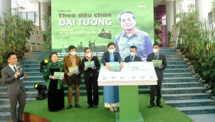 Khai mạc Triển lãm thơ diễn ca lịch sử “Theo dấu chân Đại tướng”