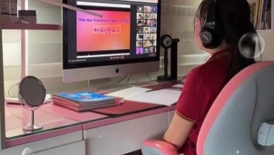 'Muôn màu' cảm xúc của trẻ trong ngày khai giảng online