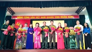 Ra mắt Câu lạc bộ “Mãi mãi tuổi 20” Ra mắt Câu lạc bộ “Mãi mãi tuổi 20”