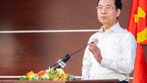 Bộ trưởng Nguyễn Mạnh Hùng: "Lời giải cho nhân lực số chính là đại học số" Bộ trưởng Nguyễn Mạnh Hùng: "Lời giải cho nhân lực số chính là đại học số"