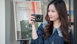Cận cảnh Leica Q2 Monochrom chỉ chụp đen trắng tại Việt Nam  Cận cảnh Leica Q2 Monochrom chỉ chụp đen trắng tại Việt Nam