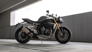 Cận cảnh Triumph Speed Triple RS 1200 "kẻ đe dọa" Ducati Streetfighter V4 Cận cảnh Triumph Speed Triple RS 1200 "kẻ đe dọa" Ducati Streetfighter V4