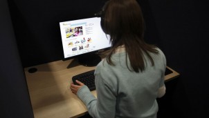 Có tới 65 triệu phụ nữ trẻ tại các nước nghèo không tiếp cận được internet