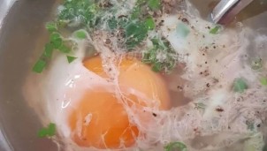 Dinh dưỡng trong trứng gà sống và trứng gà chín là như nhau