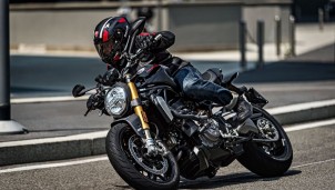 Ducati Monster 1200 S phiên bản "Kỵ sĩ bóng đêm" Ducati Monster 1200 S phiên bản "Kỵ sĩ bóng đêm"