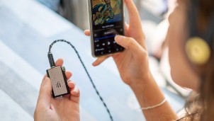 iFi GO blu khuếch đại tai nghe xuất sắc cho smartphone, giá 6,7 triệu đồng iFi GO blu khuếch đại tai nghe xuất sắc cho smartphone, giá 6,7 triệu đồng