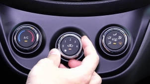 Lái xe an toàn: Có nên tắt điều hòa trước khi nổ máy?