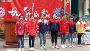 Mang Xuân về trên rẻo cao xã Thái Học, tỉnh Cao Bằng