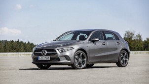 Mercedes: Ra mắt Mercedes-Benz A và B-Class phiên bản động cơ xăng-điện hybrid EQ Power với tên 250e. Mercedes: Ra mắt Mercedes-Benz A và B-Class phiên bản động cơ xăng-điện hybrid EQ Power với tên 250e.