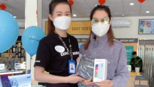 Người dùng đặt trước Galaxy A52s 5G nhận hàng tận tay Người dùng đặt trước Galaxy A52s 5G nhận hàng tận tay