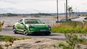 Porsche Taycan mẫu xe điện thể thao chạy điện trải nghiệm tốc độ trên đường phố Porsche Taycan mẫu xe điện thể thao chạy điện trải nghiệm tốc độ trên đường phố