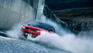 Tay đua nữ Jessica Hawkins 'đốt nóng' màn ra mắt Range Rover Sport mới Tay đua nữ Jessica Hawkins 'đốt nóng' màn ra mắt Range Rover Sport mới