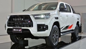 Toyota trình làng Hilux Revo GR Sport 2021 bán tải gầm thấp tại Thái Lan