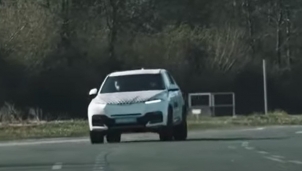 Xuất hiện VinFast Lux SA phiên bản chạy điện trên đường thử nghiệm Magna Xuất hiện VinFast Lux SA phiên bản chạy điện trên đường thử nghiệm Magna