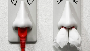 "Cắm điện vào lỗ mũi" - Câu nói đùa nay đã thành hiện thực tại Nhật Bản "Cắm điện vào lỗ mũi" - Câu nói đùa nay đã thành hiện thực tại Nhật Bản