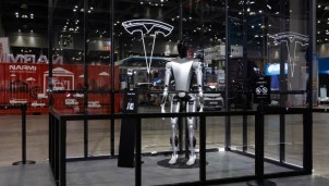 Elon Musk: Robot Optimus là 'đòn bẩy' đưa Tesla vượt định giá 25 nghìn tỷ USD