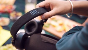 JBL trình làng bộ đôi tai nghe chụp tai 'pin khủng' lên đến 70 giờ