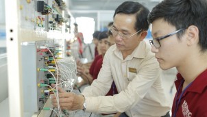 Sản xuất vi mạch ở Việt Nam (kỳ 2): Chuẩn bị nguồn nhân lực thế nào?