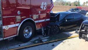 Chính phủ Mỹ mở cuộc điều tra nguyên nhân xe Tesla gây tai nạn ở chế độ tự lái