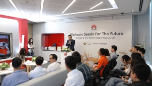 Huawei Việt Nam: “Sứ mệnh” quan trọng nhất là đào tạo nguồn nhân lực ICT tài năng Huawei Việt Nam: “Sứ mệnh” quan trọng nhất là đào tạo nguồn nhân lực ICT tài năng