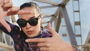 Kính mắt thông minh Ray-Ban Stories sẽ là đối thủ thay thế Smartphone trong tương lai Kính mắt thông minh Ray-Ban Stories sẽ là đối thủ thay thế Smartphone trong tương lai