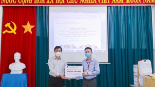 KVT tiếp tục trao 100 triệu đồng ủng hộ TP. Vũng Tàu phòng chống COVID-19