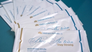 Vietnam Airlines bổ sung thêm khăn kháng khuẩn phục vụ hành khách Vietnam Airlines bổ sung thêm khăn kháng khuẩn phục vụ hành khách
