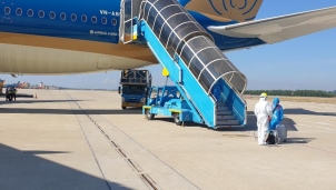 Vietnam Airlines đưa công dân Việt Nam về nước từ Rumani và Ba Lan Vietnam Airlines đưa công dân Việt Nam về nước từ Rumani và Ba Lan