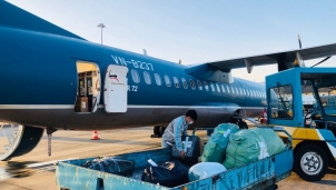 Vietnam Airlines Group tiếp sức cho miền Trung vượt qua bão lũ Vietnam Airlines Group tiếp sức cho miền Trung vượt qua bão lũ