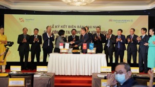 Vietnam Airlines ký kết hợp tác chiến lược với T&T Group và Ngân hàng SHB Vietnam Airlines ký kết hợp tác chiến lược với T&T Group và Ngân hàng SHB