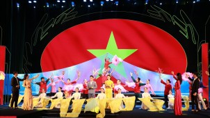 20 năm đại hồng thủy tại miền Trung: Kết chặt tay, xây đời mới 20 năm đại hồng thủy tại miền Trung: Kết chặt tay, xây đời mới