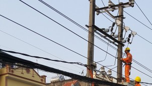 99,7% số hộ dân tỉnh Quảng Ninh được sử dụng điện lưới quốc gia 99,7% số hộ dân tỉnh Quảng Ninh được sử dụng điện lưới quốc gia
