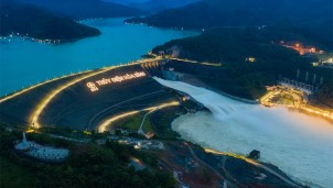 Nhà máy Thủy điện Hòa Bình đóng cửa xả đáy cuối cùng Nhà máy Thủy điện Hòa Bình đóng cửa xả đáy cuối cùng