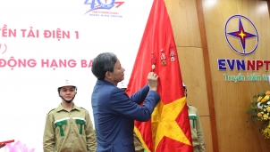Đơn vị đảm nhận truyền tải điện 28 tỉnh/thành phía Bắc đón nhận Huân chương Lao động hạng Ba Đơn vị đảm nhận truyền tải điện 28 tỉnh/thành phía Bắc đón nhận Huân chương Lao động hạng Ba