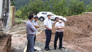 EVNNPT đốc thúc các nhà thầu đẩy nhanh tiến độ thi công Dự án đường dây 500kV Vân Phong – Vĩnh Tân EVNNPT đốc thúc các nhà thầu đẩy nhanh tiến độ thi công Dự án đường dây 500kV Vân Phong – Vĩnh Tân