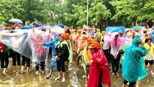 Học sinh và giáo viên tham gia diễn tập ứng phó sóng thần Học sinh và giáo viên tham gia diễn tập ứng phó sóng thần