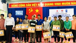 Ninh Thuận: 500 hộ nghèo nhận hỗ trợ cho các nhu cầu cơ bản để phòng chống COVID-19 Ninh Thuận: 500 hộ nghèo nhận hỗ trợ cho các nhu cầu cơ bản để phòng chống COVID-19