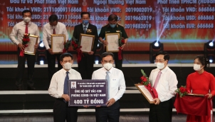 Tập đoàn Điện lực Việt Nam đã chuyển 400 tỷ đồng đến Quỹ vắc-xin phòng, chống COVID-19 Tập đoàn Điện lực Việt Nam đã chuyển 400 tỷ đồng đến Quỹ vắc-xin phòng, chống COVID-19